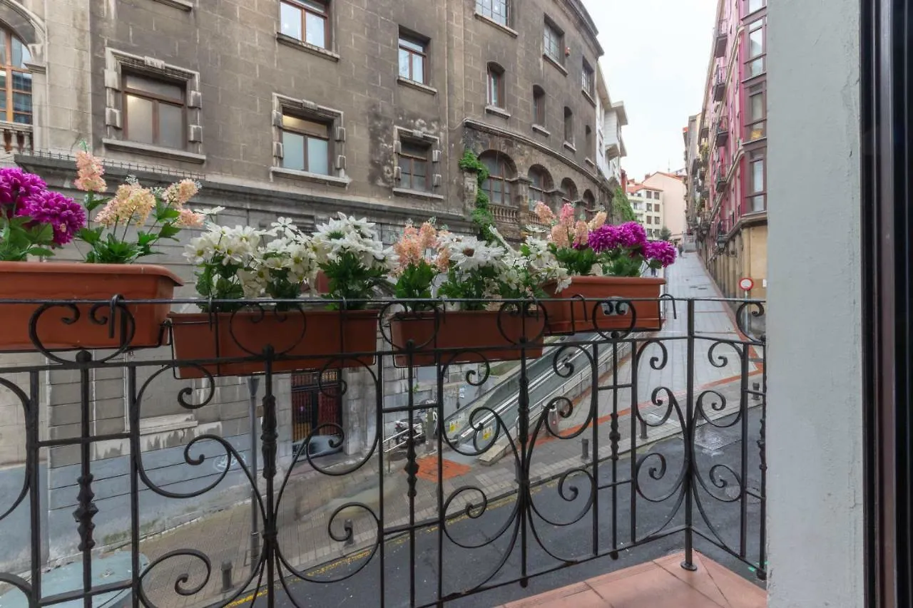 Apartment Between Old Town & Guggenheim!! Private Parking Bilbao 0*,  Španělsko